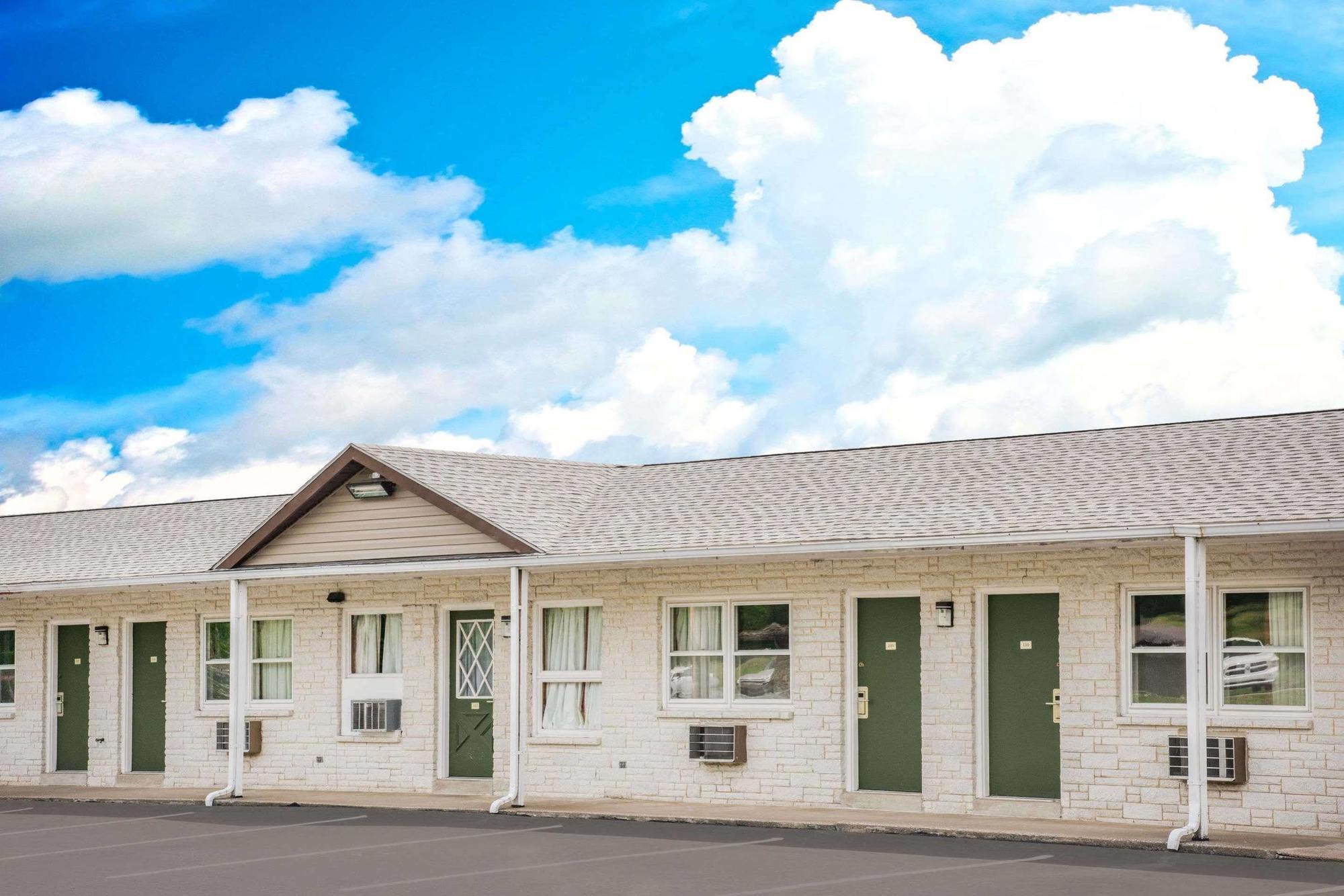 Knights Inn Pine Grove Pine Grove  Extérieur photo