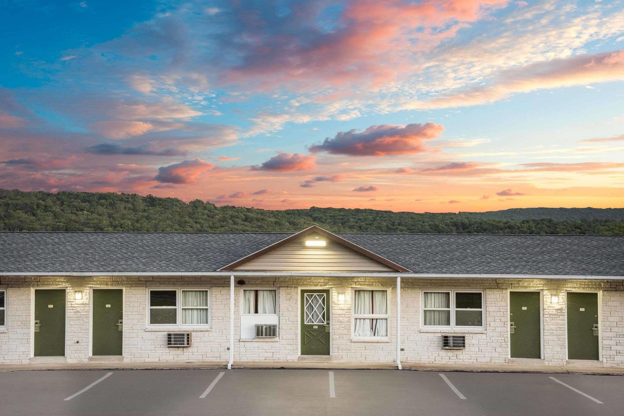 Knights Inn Pine Grove Pine Grove  Extérieur photo